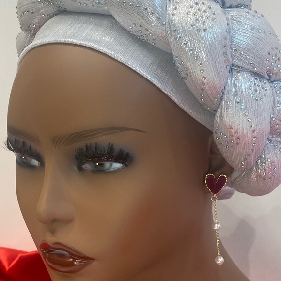 Stunning White beaded headdress wrap with heart shaped statement earrings! - Picture 5 of 5